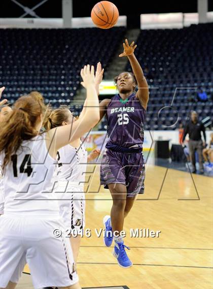 Thumbnail 3 in Lynnwood vs. Beamer photogallery.
