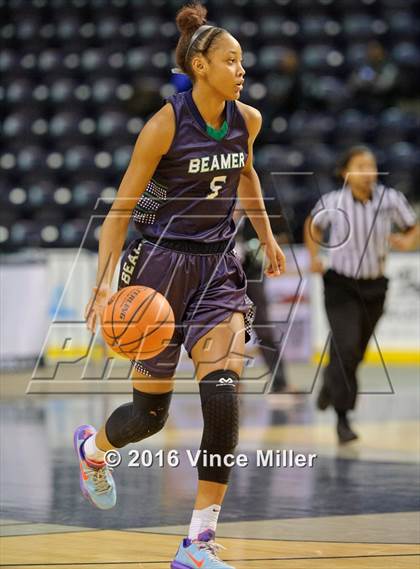 Thumbnail 2 in Lynnwood vs. Beamer photogallery.