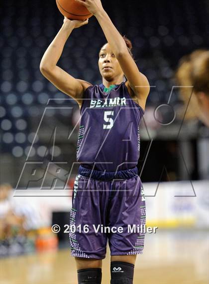Thumbnail 2 in Lynnwood vs. Beamer photogallery.