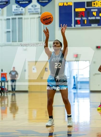 Thumbnail 1 in Wylie East vs. Cedar Ridge (I45 Showdown) photogallery.