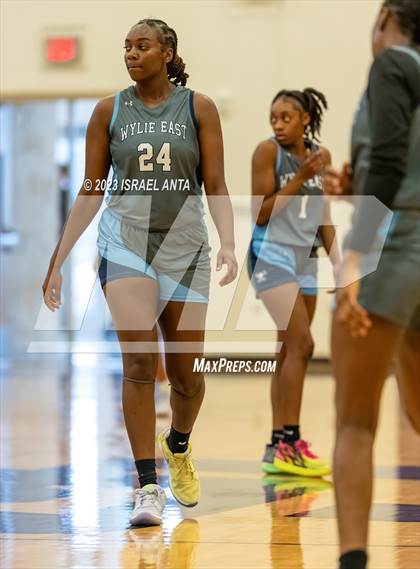 Thumbnail 2 in Wylie East vs. Cedar Ridge (I45 Showdown) photogallery.