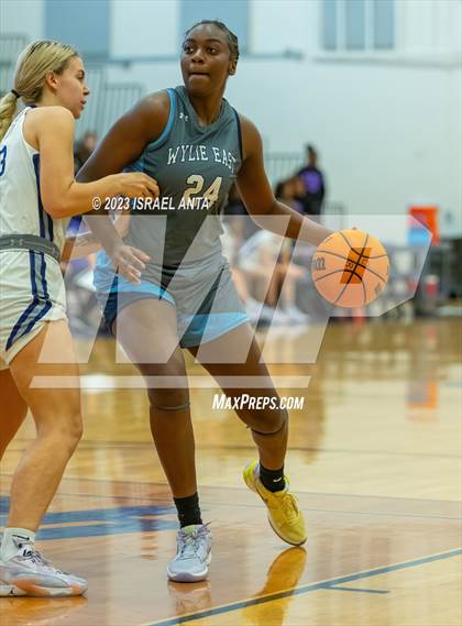 Thumbnail 2 in Wylie East vs. Cedar Ridge (I45 Showdown) photogallery.