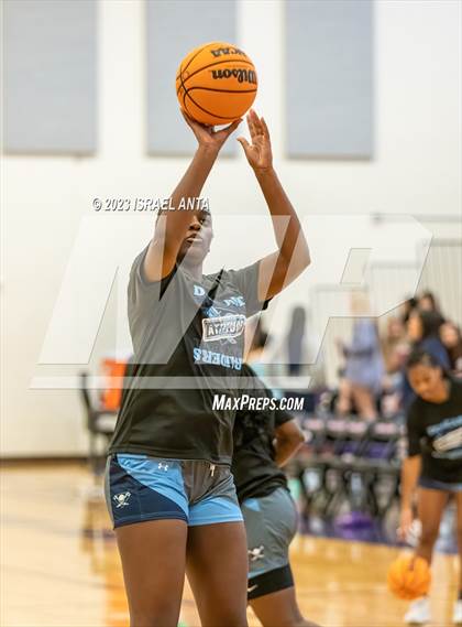 Thumbnail 1 in Wylie East vs. Cedar Ridge (I45 Showdown) photogallery.