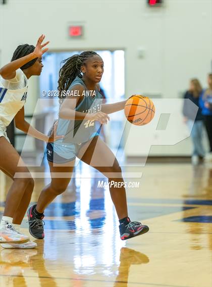 Thumbnail 1 in Wylie East vs. Cedar Ridge (I45 Showdown) photogallery.