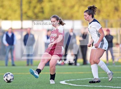 Thumbnail 2 in Menlo School vs Sacred Heart Prep photogallery.