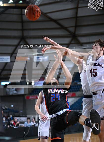 Thumbnail 2 in Rainier Beach vs. Mt. Spokane (WIAA 3A Round 3 State Playoff) photogallery.
