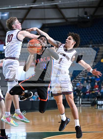 Thumbnail 2 in Rainier Beach vs. Mt. Spokane (WIAA 3A Round 3 State Playoff) photogallery.