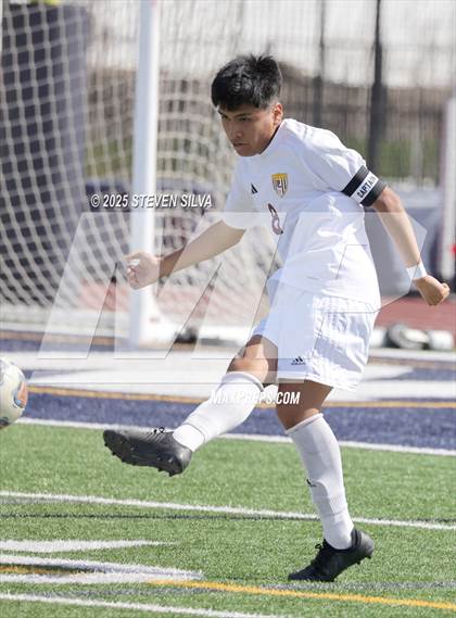 Thumbnail 2 in Calexico vs. Point Loma (CIF SDS Division 1 Final) photogallery.