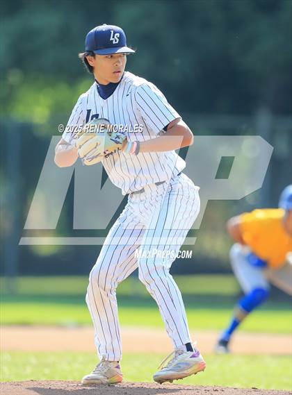 Thumbnail 1 in Bishop Amat vs La Salle photogallery.