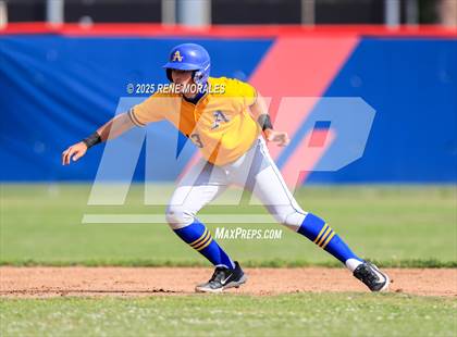Thumbnail 2 in Bishop Amat vs La Salle photogallery.