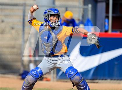 Thumbnail 2 in Bishop Amat vs La Salle photogallery.