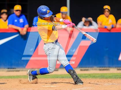 Thumbnail 2 in Bishop Amat vs La Salle photogallery.