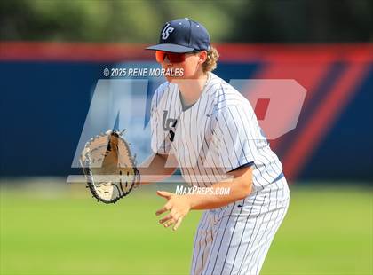 Thumbnail 2 in Bishop Amat vs La Salle photogallery.