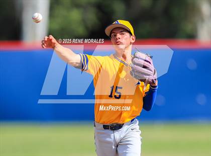 Thumbnail 2 in Bishop Amat vs La Salle photogallery.