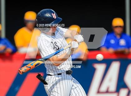 Thumbnail 3 in Bishop Amat vs La Salle photogallery.