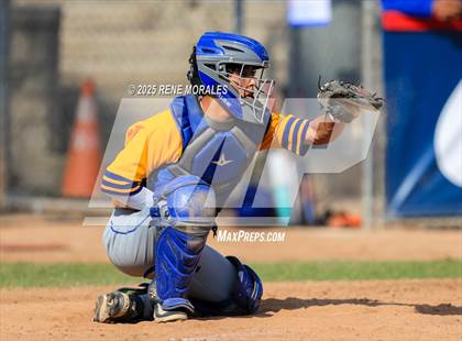 Thumbnail 1 in Bishop Amat vs La Salle photogallery.