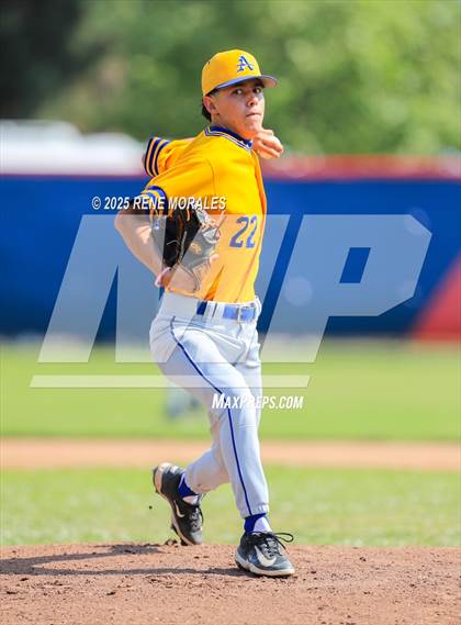 Thumbnail 1 in Bishop Amat vs La Salle photogallery.