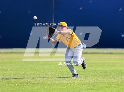 Thumbnail 2 in Bishop Amat vs La Salle photogallery.