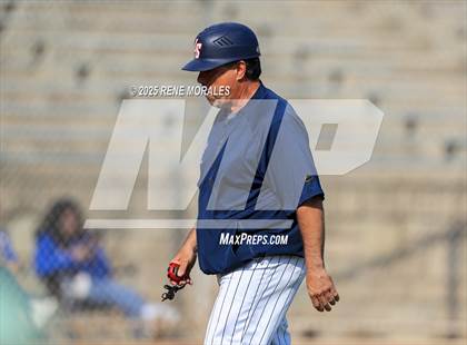 Thumbnail 1 in Bishop Amat vs La Salle photogallery.