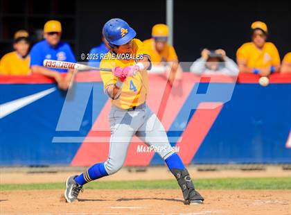 Thumbnail 1 in Bishop Amat vs La Salle photogallery.