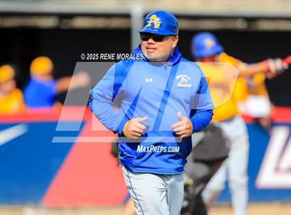 Thumbnail 2 in Bishop Amat vs La Salle photogallery.