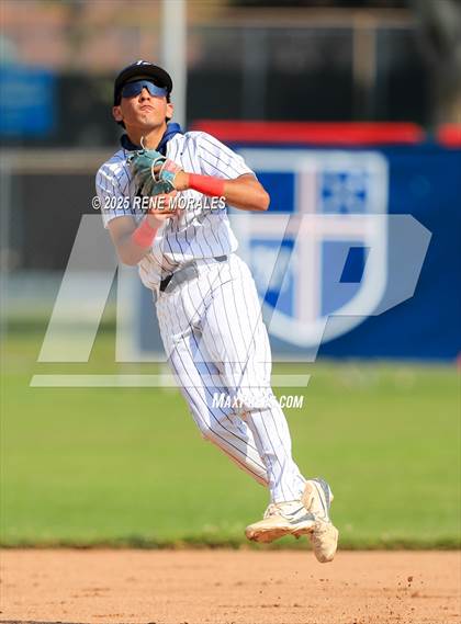 Thumbnail 1 in Bishop Amat vs La Salle photogallery.