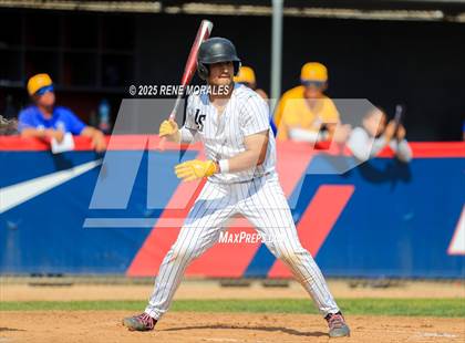 Thumbnail 2 in Bishop Amat vs La Salle photogallery.