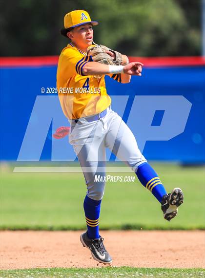 Thumbnail 2 in Bishop Amat vs La Salle photogallery.