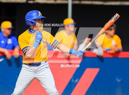 Thumbnail 3 in Bishop Amat vs La Salle photogallery.