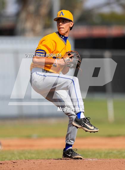 Thumbnail 3 in Bishop Amat vs La Salle photogallery.