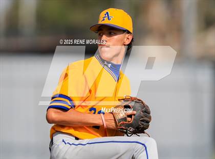 Thumbnail 3 in Bishop Amat vs La Salle photogallery.