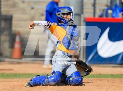 Thumbnail 2 in Bishop Amat vs La Salle photogallery.