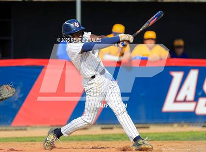 Thumbnail 2 in Bishop Amat vs La Salle photogallery.
