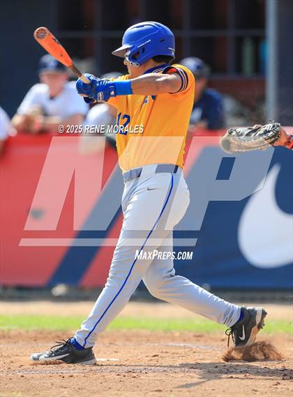 Thumbnail 2 in Bishop Amat vs La Salle photogallery.