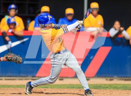 Thumbnail 2 in Bishop Amat vs La Salle photogallery.