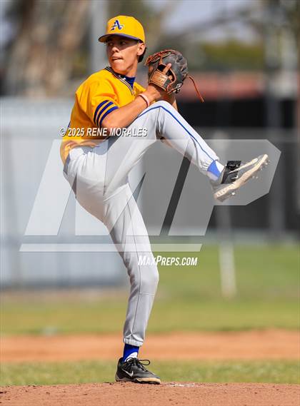 Thumbnail 2 in Bishop Amat vs La Salle photogallery.
