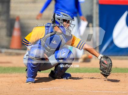 Thumbnail 1 in Bishop Amat vs La Salle photogallery.