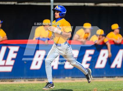 Thumbnail 2 in Bishop Amat vs La Salle photogallery.