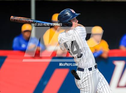 Thumbnail 2 in Bishop Amat vs La Salle photogallery.