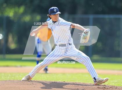 Thumbnail 3 in Bishop Amat vs La Salle photogallery.