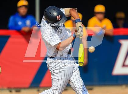 Thumbnail 1 in Bishop Amat vs La Salle photogallery.
