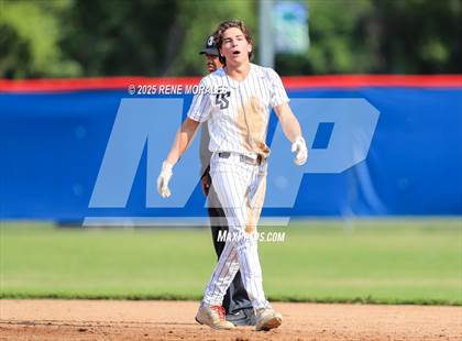 Thumbnail 2 in Bishop Amat vs La Salle photogallery.