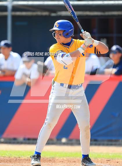 Thumbnail 3 in Bishop Amat vs La Salle photogallery.