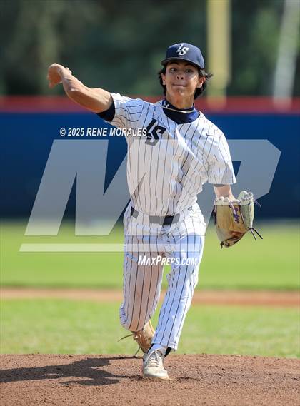 Thumbnail 1 in Bishop Amat vs La Salle photogallery.