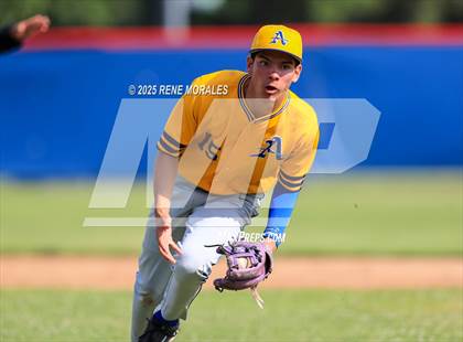Thumbnail 1 in Bishop Amat vs La Salle photogallery.