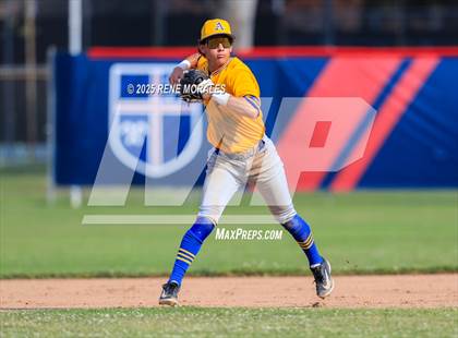 Thumbnail 2 in Bishop Amat vs La Salle photogallery.