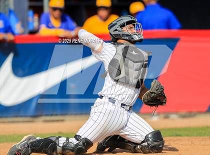 Thumbnail 1 in Bishop Amat vs La Salle photogallery.
