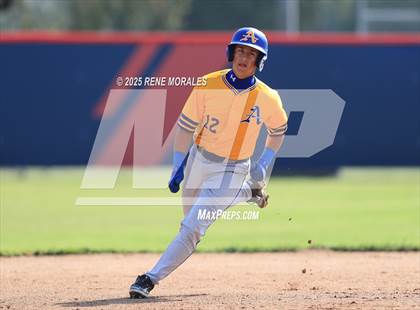 Thumbnail 3 in Bishop Amat vs La Salle photogallery.