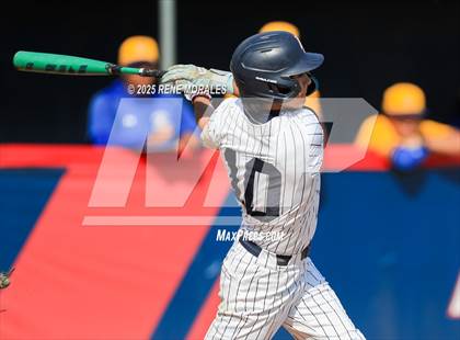 Thumbnail 3 in Bishop Amat vs La Salle photogallery.