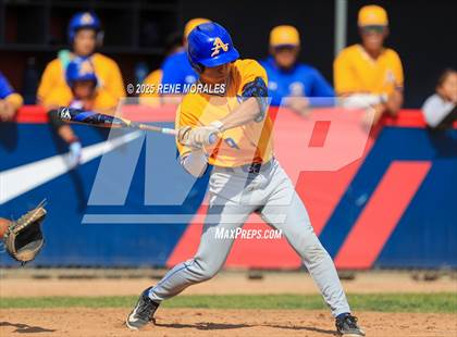Thumbnail 3 in Bishop Amat vs La Salle photogallery.